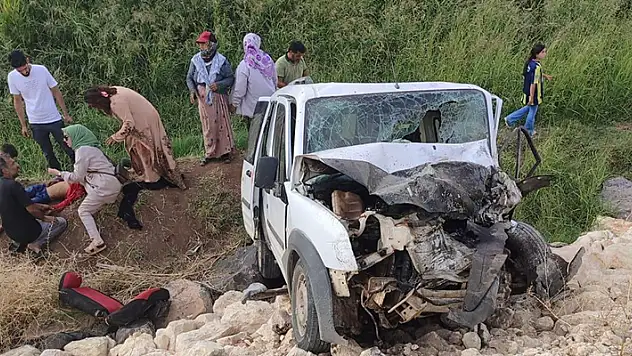 Şanlıurfa'da yolcu minibüsü ile hafif ticari araç çarpıştı: 1 ölü, 8 yaralı 