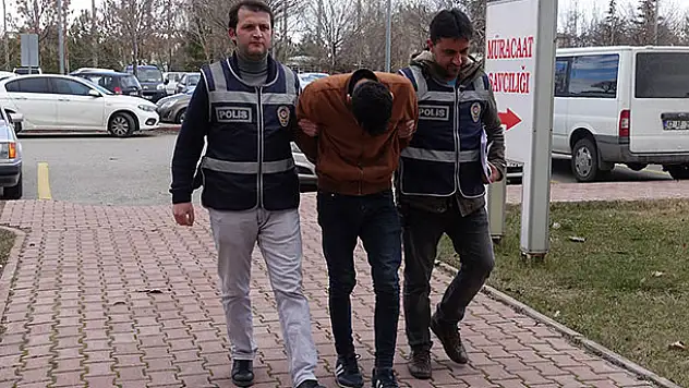 Şanlıurfa'dan gelip Konya'da kendini polis olarak tanıttığı yaşlı kadını dolandırdı! O şüpheli tutuklandı