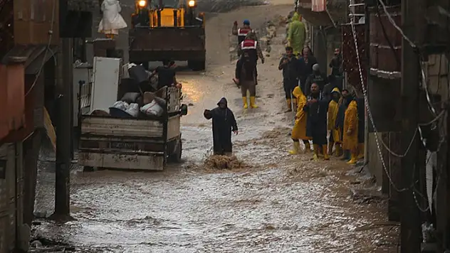 Şanlıurfa merkezde yağış nedeniyle eğitime bir gün ara verildi
