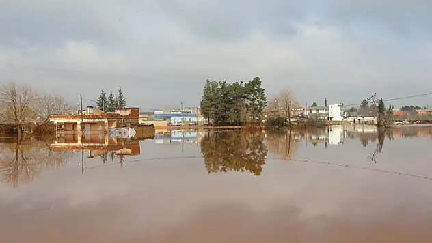 Şanlıurfa'nın Haliliye ilçesindeki kırsal mahallelerde eğitime 1 gün ara verildi

