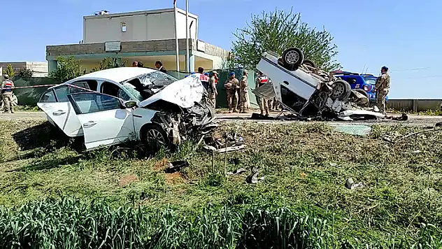 Şanlıurfa'da 2 otomobil çarpıştı 3 ölü, 2 yaralı
