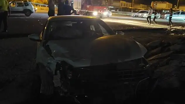 Şanlıurfa'da 2 otomobil kafa kafaya çarpıştı: 5 yaralı