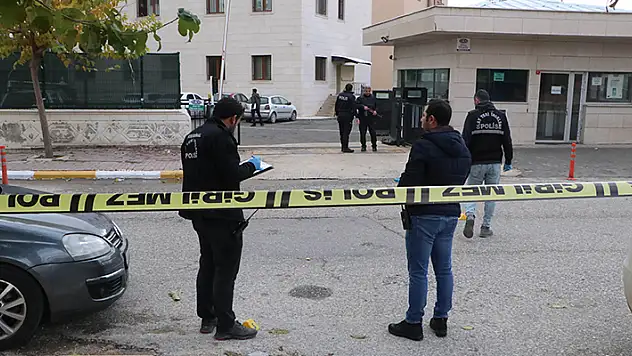 Şanlıurfa'da emniyet önünde silahlı kavga: 1 ölü, 2 yaralı

