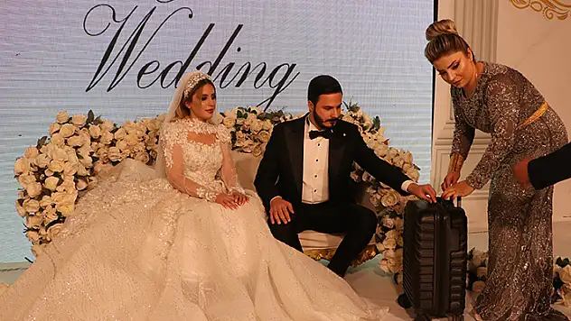 Şanlıurfa'da geline bir valiz dolusu altın takıldı