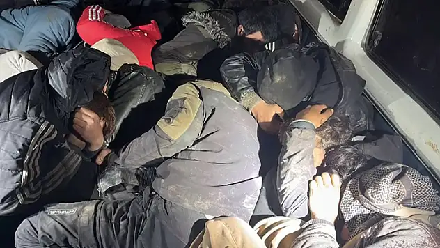 Şanlıurfa'da göçmen kaçakçılığı operasyonunda 14 kişi tutuklandı