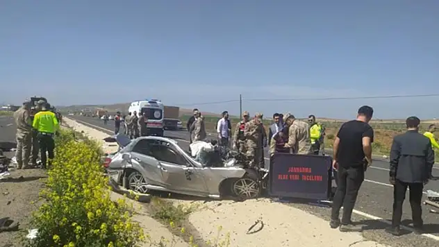 Şanlıurfa'da otomobil ile kamyon çarpıştı: 2'si çocuk 4 ölü
