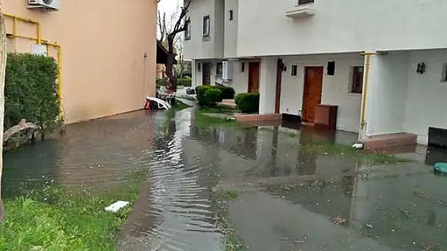 Sapanca Gölü taştı