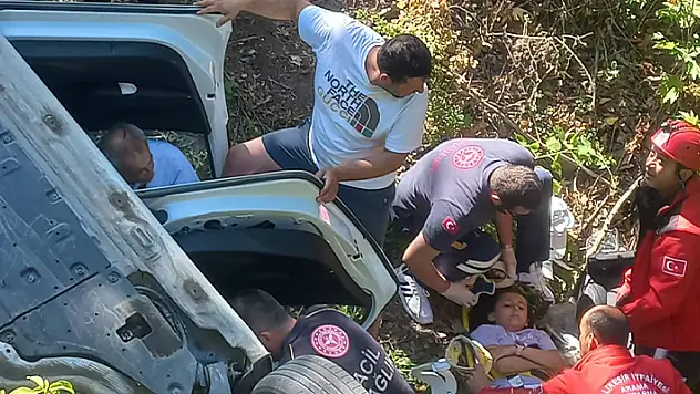 Şarampole uçan araçtan 6 kişi sağ çıktı
