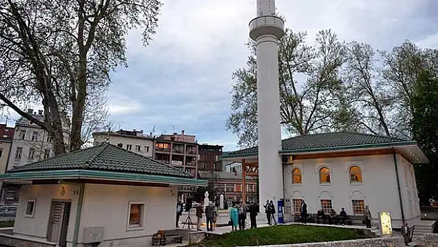 Saraybosna'da üzerine otopark yapılan Müslüman mezarlığı yeniden ortaya çıkarıldı