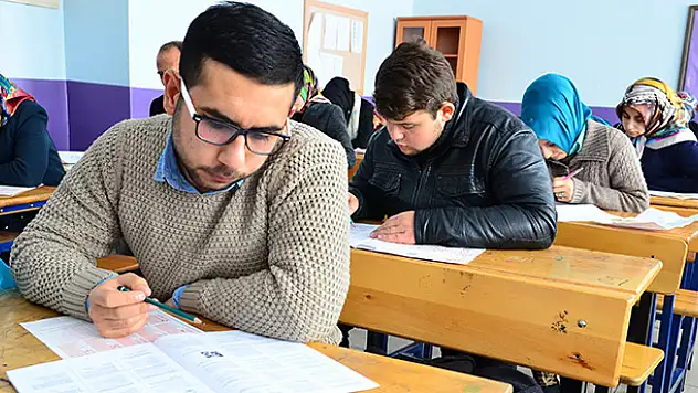 Sarayönü'nde AÖL sınavları yapıldı