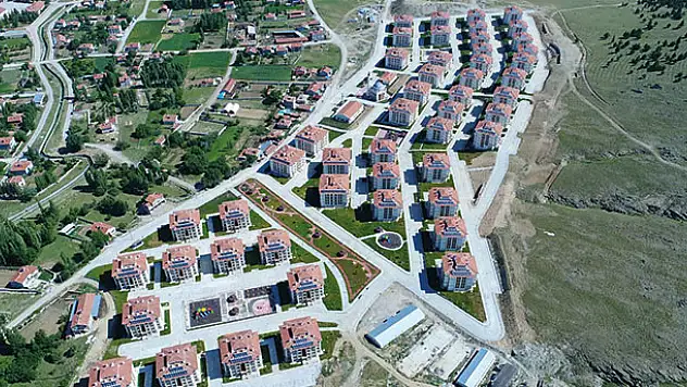 Sarayönü'nde TOKİ konutlarının teslimatları başladı