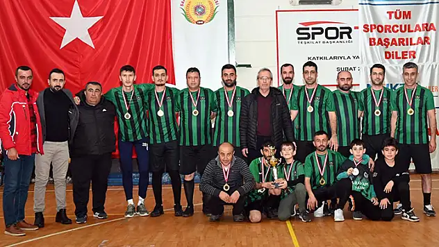 Sarayönü'nde Voleybol Turnuvası sona erdi