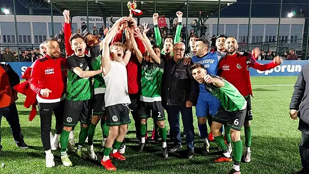 Sarayönüspor Süper Grup'a çıktı