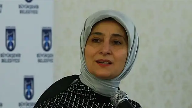 Sare Davutoğlu gözyaşlarını tutamadı
