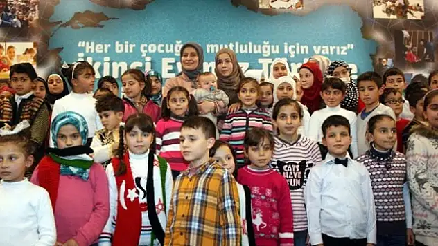 Sare Davutoğlu Konya'daki Suriyeli Çocuklarla Buluştu