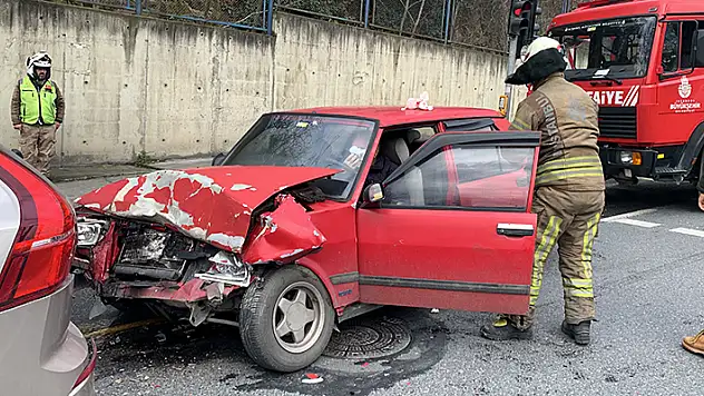 Sarıyer'de kazadan yara almadan kurtulan sürücü gözyaşlarına hakim olamadı


