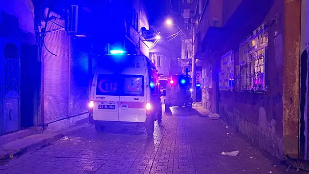 Şarjda bırakılan cep telefonu alev aldı: Anne ve 4 çocuğu yaralı

