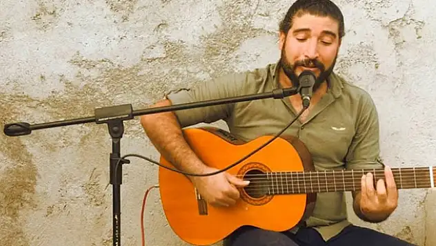 Şarkıcı Ferat Üngür'e PKK propagandasından gözaltı