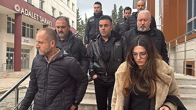 Şarkıcı Güllü'nün kızı Tuğyan'ın eski sevgilisi adli kontrolle serbest
