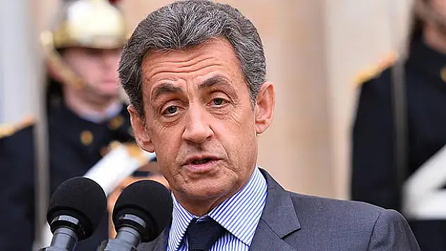 Sarkozy'den cumhurbaşkanlığı yarışı sinyali