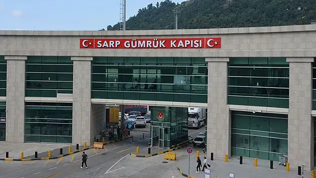 Sarp Sınır Kapısı'ndan 9 ayda 4 milyona yakın yolcu geçişi oldu