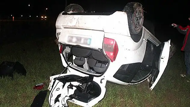 Satın aldıkları otomobille kaza yaptılar