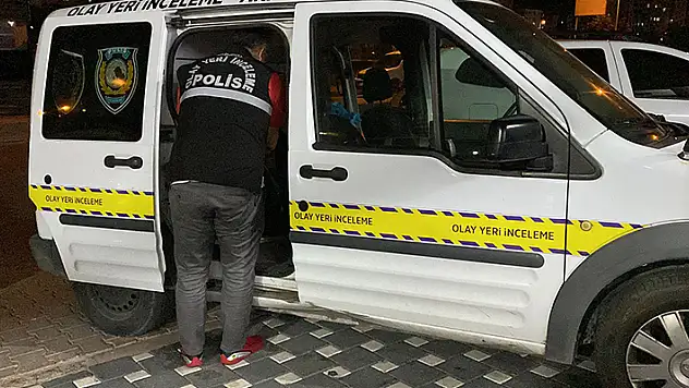 Satış ofisine yapılan silahlı saldırıda 15 yaşında genç yaralandı
