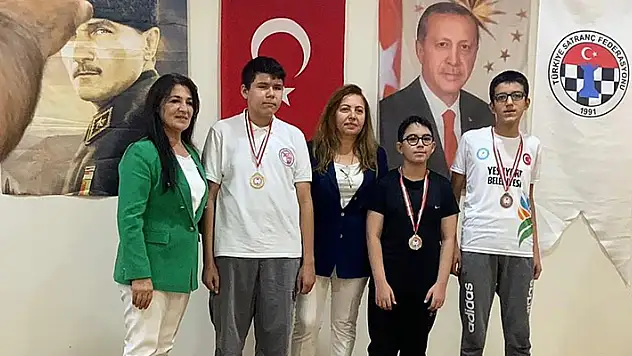 Satrançta 1 gümüş 1 bronz madalya