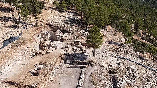 Sbide Antik Kenti'ndeki kaya mezarında tahta tabut bulundu