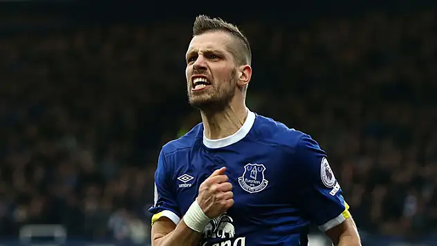 Schneiderlin Kartal oluyor
