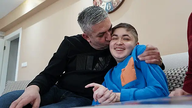 SDÜ Hastanesi'nde 16 yaşındaki DMD hastası Görkem'in bağış kumbarasını çaldılar