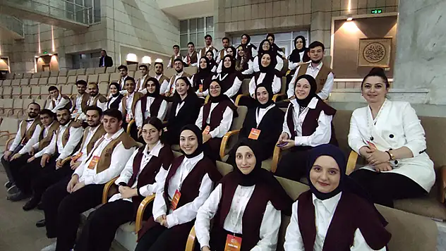 Şebiarus için gelen misafirlere özel kıyafetli karşılama
