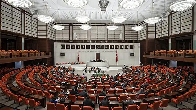 Seçim barajını yüzde 7'ye düşürecek kanun teklifi, yarın Meclis'e sunulacak
