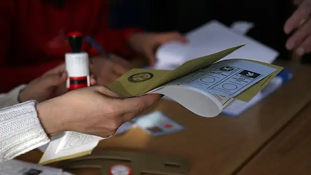 Seçim Kanunu teklifi TBMM Anayasa Komisyonunda kabul edildi! Seçim barajı yüzde 7'ye indirilecek
