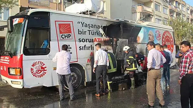 Seçim otobüsünde yangın