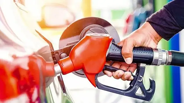 Seçimden sonra benzine bu gece ilk kez indirim geliyor!