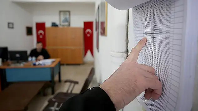 Seçmen listeleri askıya çıkarıldı
