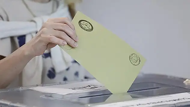 Seçmen sayısı ve seçime katılım arttı, geçersiz oy sayısı azaldı
