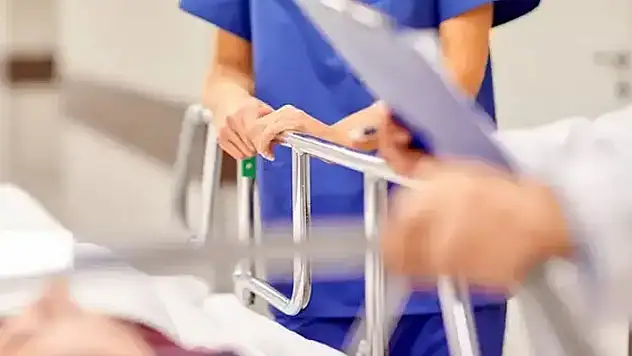Sedyeden düşen hasta öldü, 'taksirle ölüme sebebiyet verme' soruşturması başlatıldı
