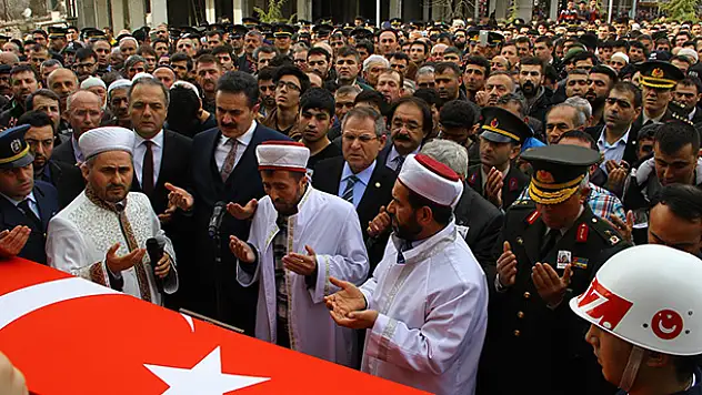 Şehidin cenaze namazını imam olan babası kıldırdı