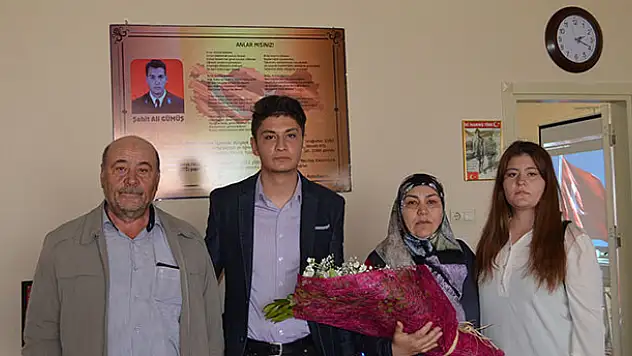Şehidin ismi kütüphaneye verildi