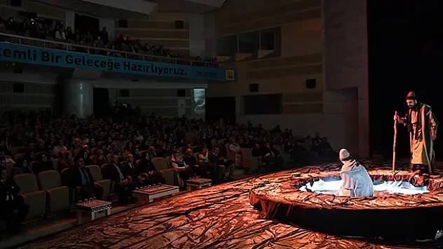 Şehir Tiyatrosu'nun oyunları yoğun ilgi görüyor