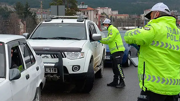 Şehirler arası seyahat edecek vatandaşlar sağlık kontrolünden geçirilecek