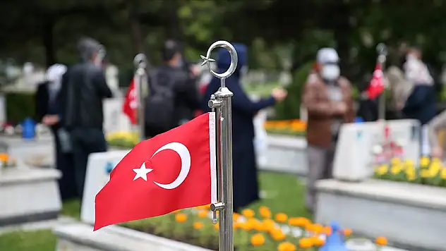 Şehit aileleri, arife ve Ramazan Bayramı'nın birinci günü kısıtlamadan muaf tutulacak
