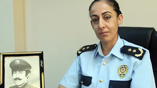 Şehit ailelerine acı haberi şehit kızı veriyor