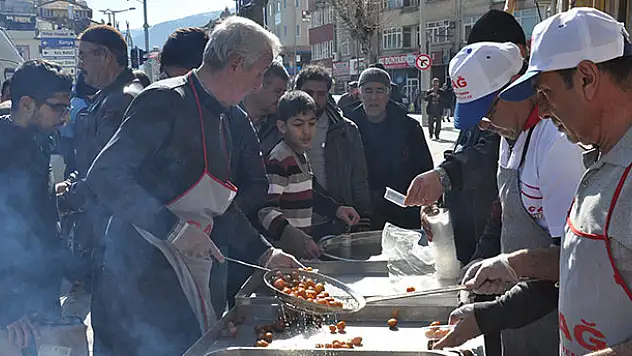 Şehit Ali Ergün için lokma dağıtıldı