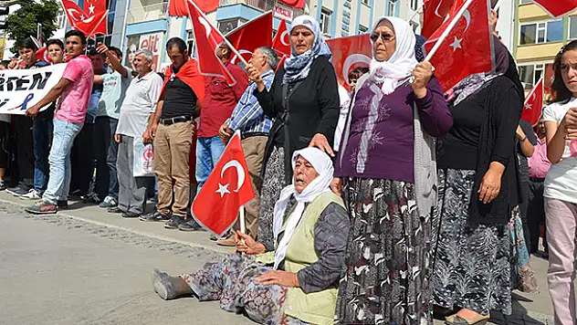 Şehit annesi, teröre lanet yürüyüşüne katıldı