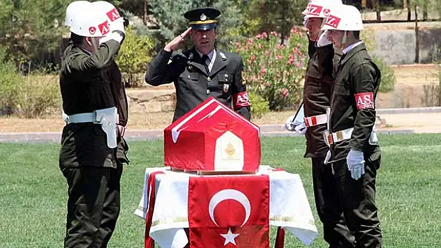 Şehit asker için tören