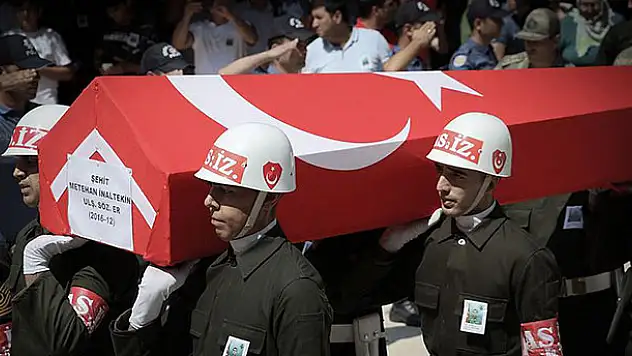 Şehit asker son yolculuğuna uğurlandı