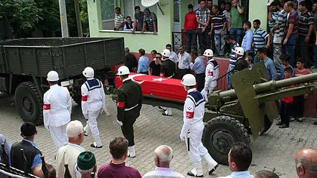 Şehit astsubay Çanakkale'de toprağa verildi